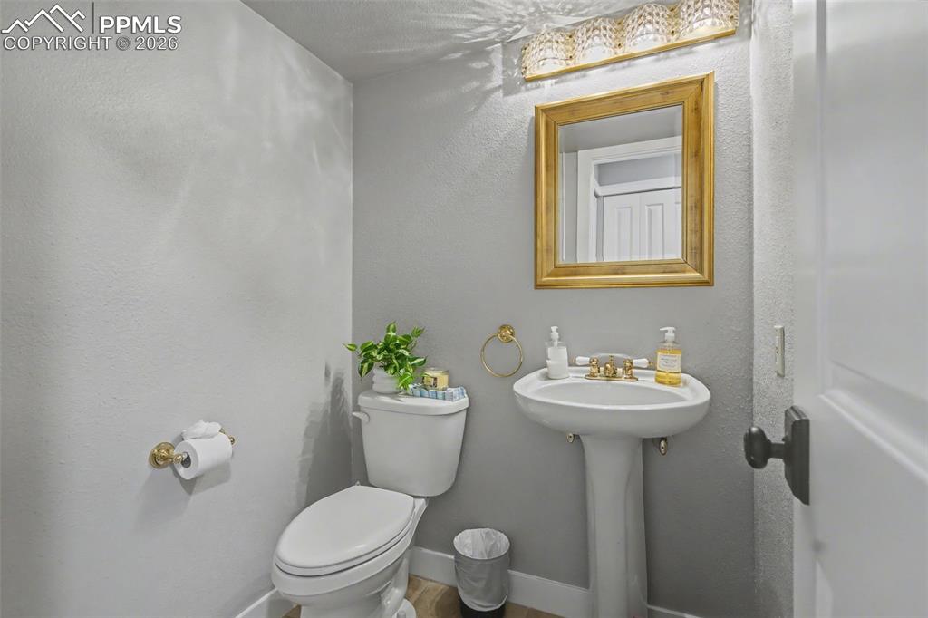 Image 23 of 41: Bathroom