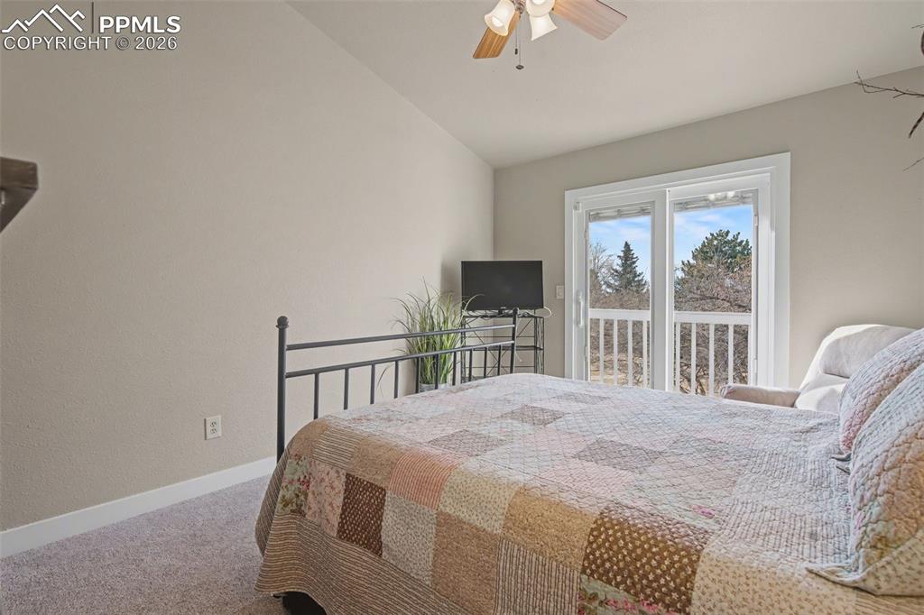 Image 32 of 41: Bedroom