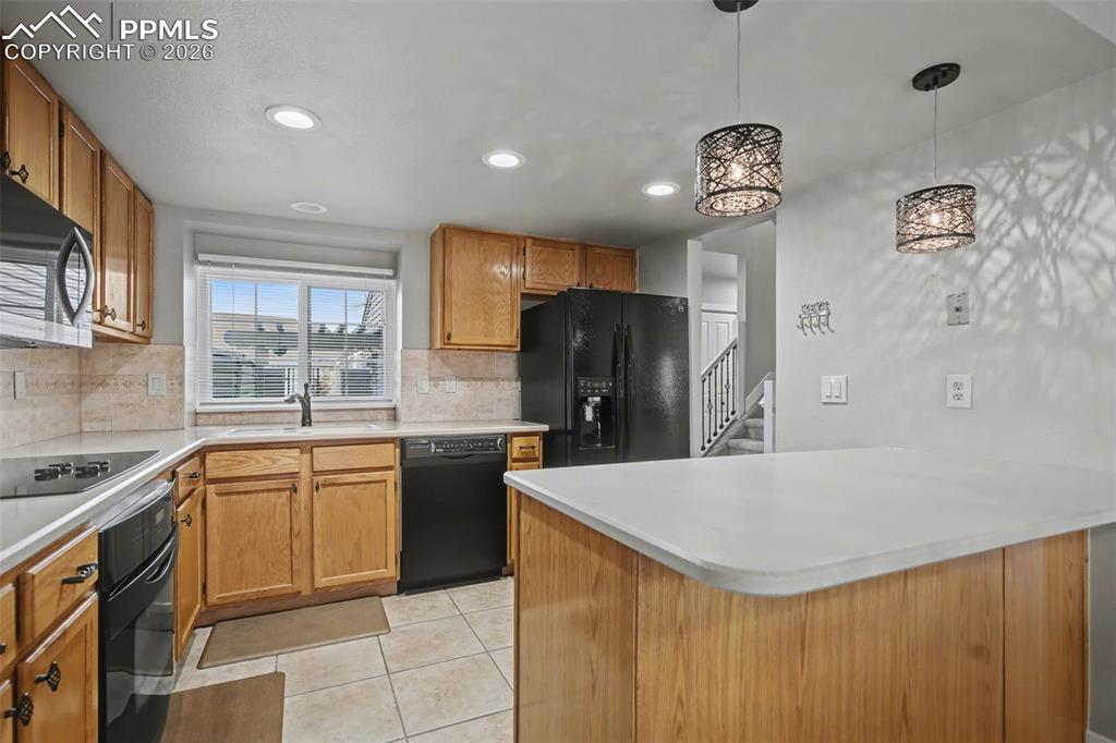 Image 9 of 41: Kitchen