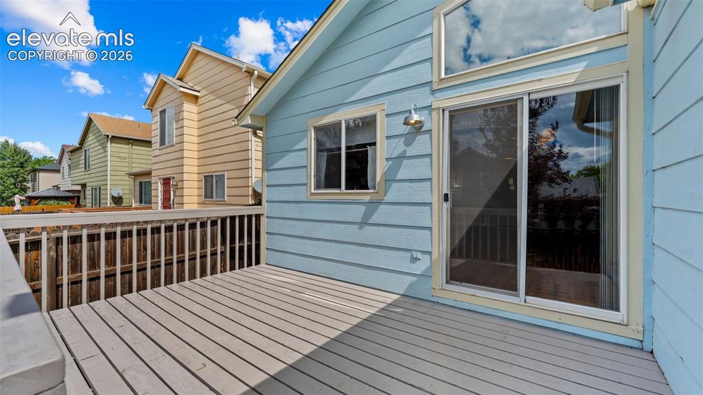 Image 20 of 32: Deck