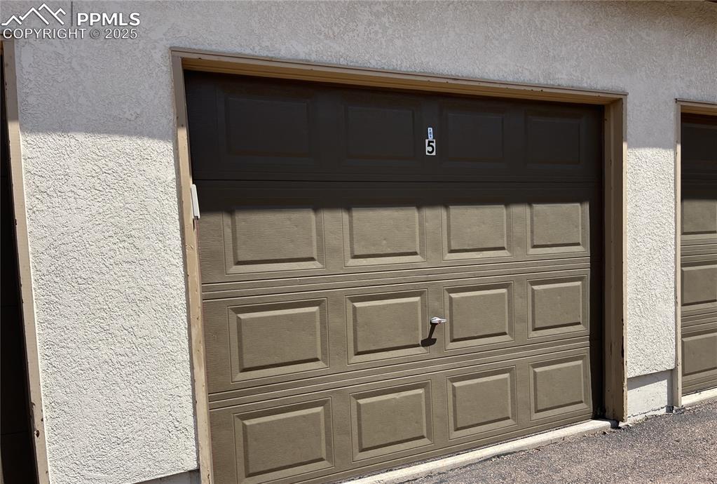 Image 15 of 16: Garage