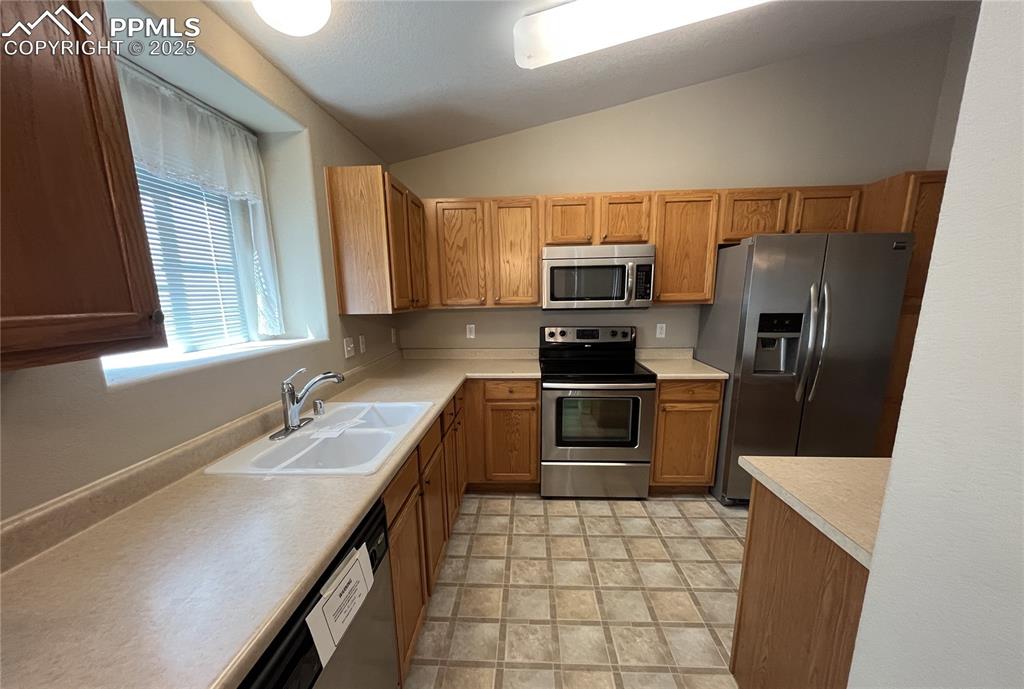 Image 6 of 16: Kitchen