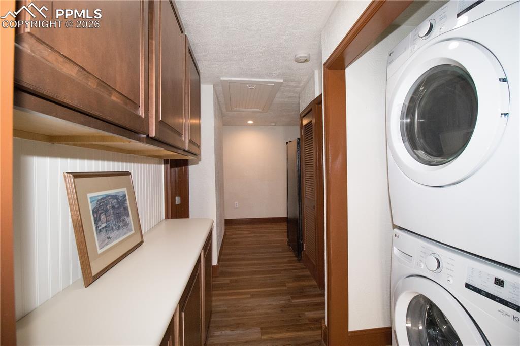 Image 14 of 30: Laundry