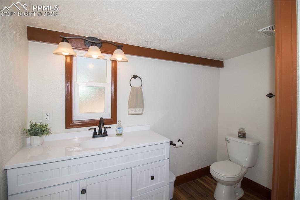 Image 17 of 30: Bathroom