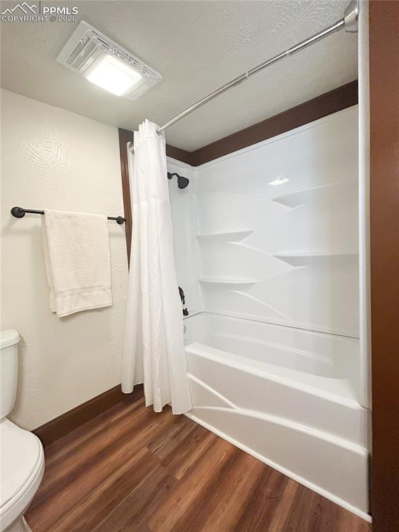 Image 18 of 30: Bathroom