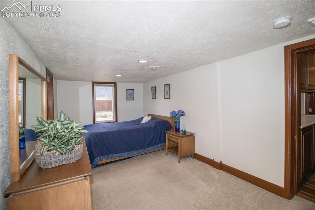 Image 19 of 30: Bedroom