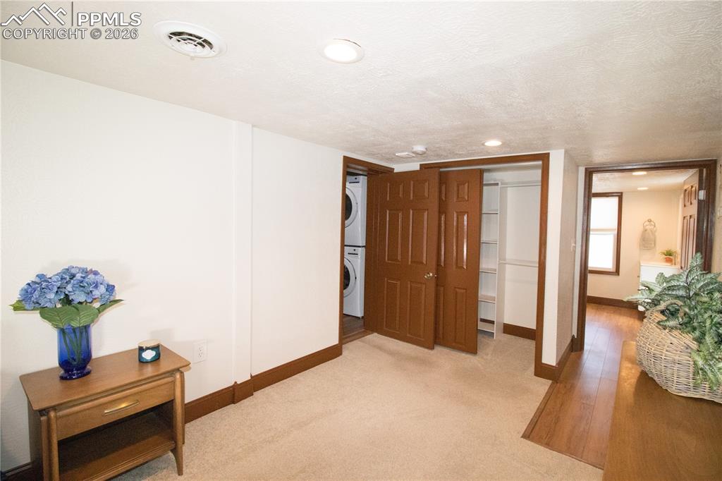 Image 20 of 30: Bedroom