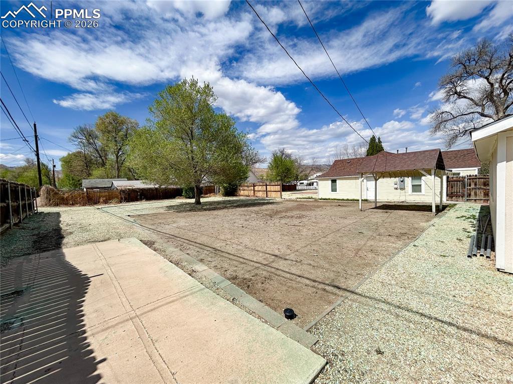 Image 27 of 30: Yard