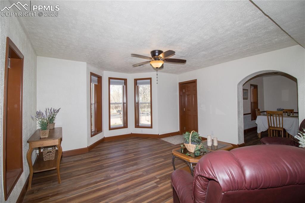 Image 4 of 30: Living Room