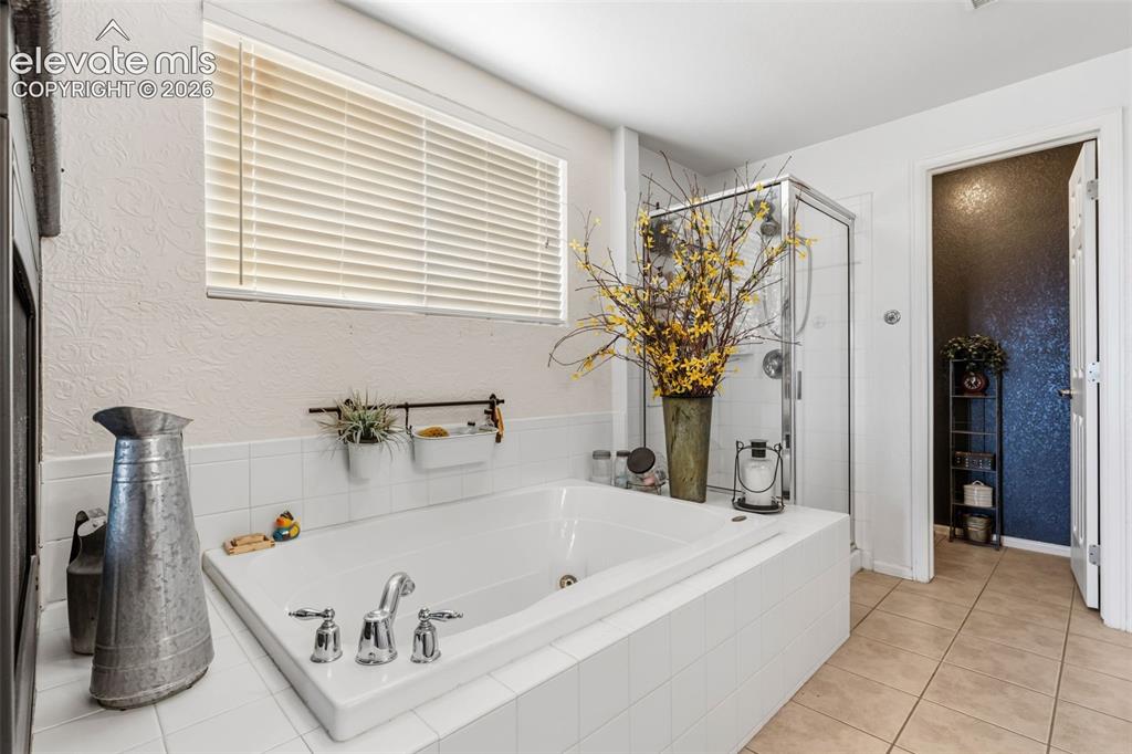 Image 36 of 46: Bathroom