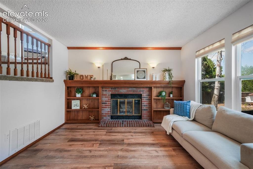 Image 16 of 50: Living Room