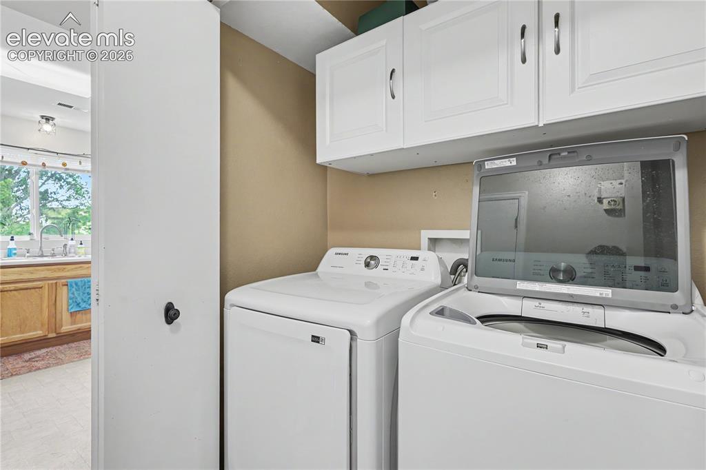 Image 21 of 36: Laundry