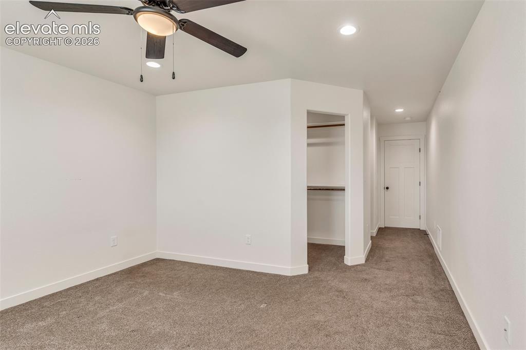 Image 19 of 32: Bedroom