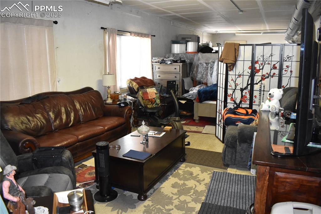 Image 20 of 23: View of living area