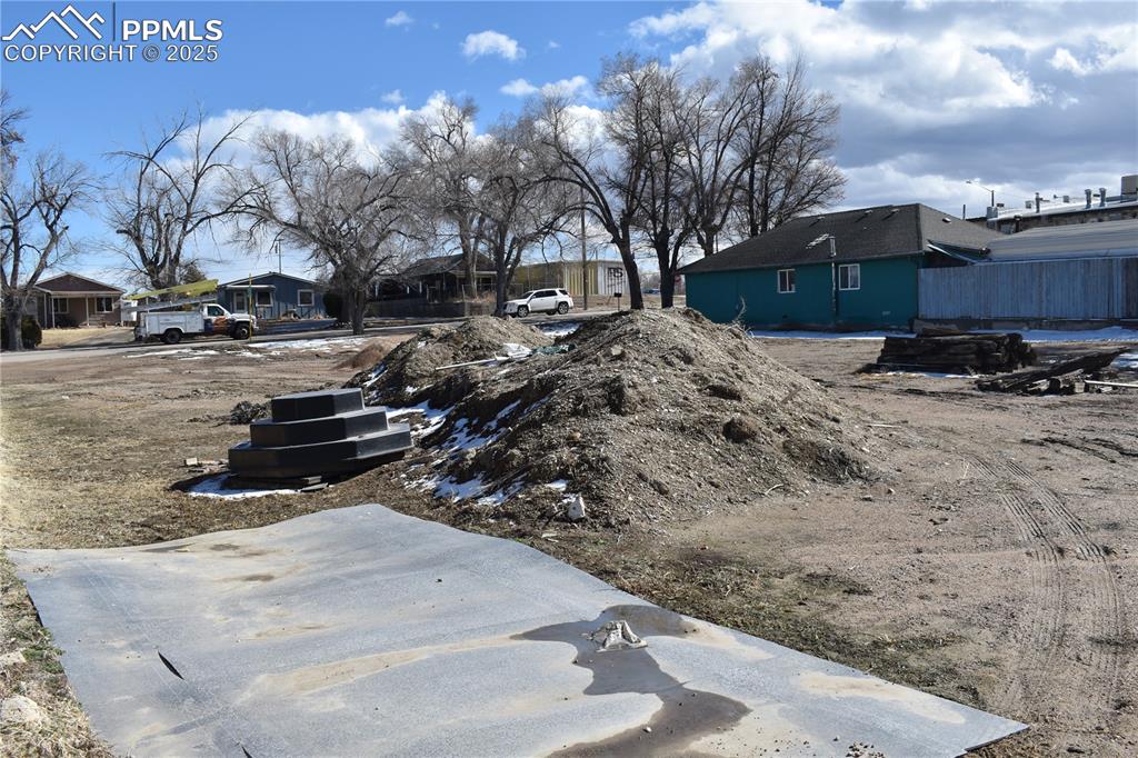 Image 3 of 23: View of yard featuring a residential view