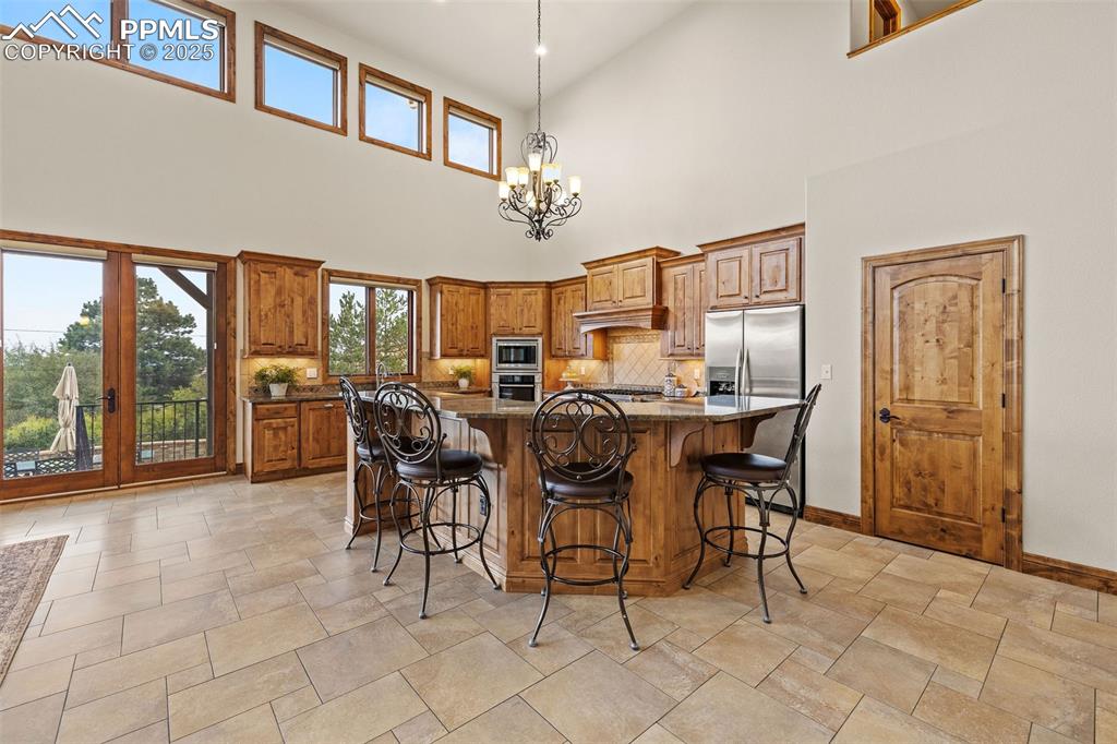 Image 12 of 50: Kitchen