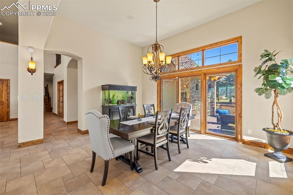 Image 16 of 50: Dining Area