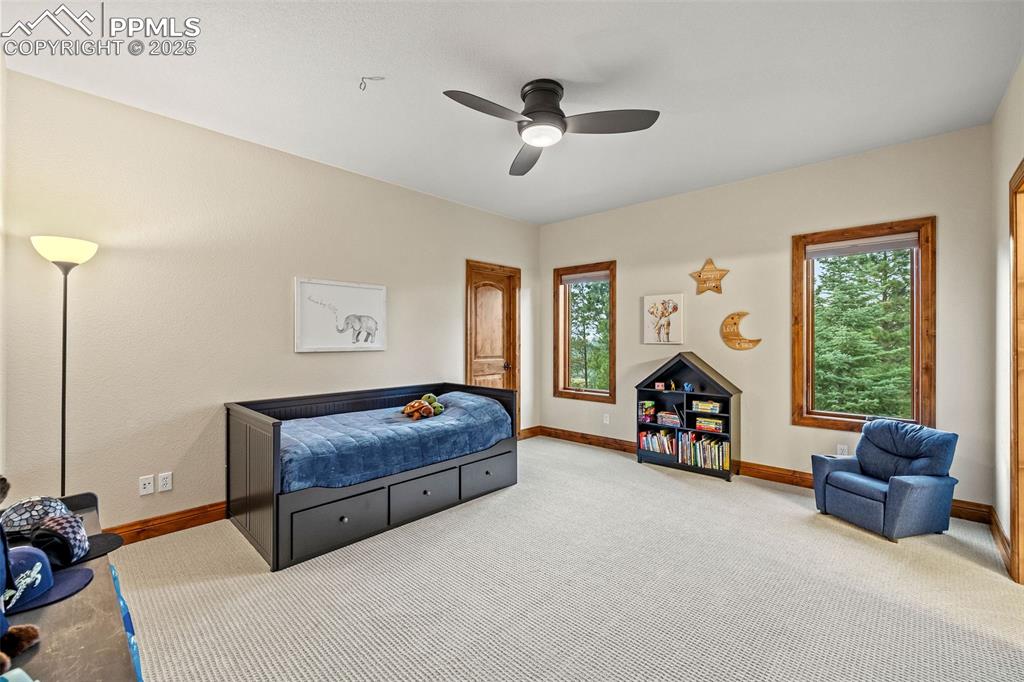 Image 26 of 50: Bedroom