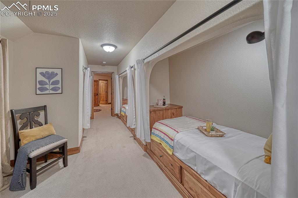 Image 36 of 50: Bedroom