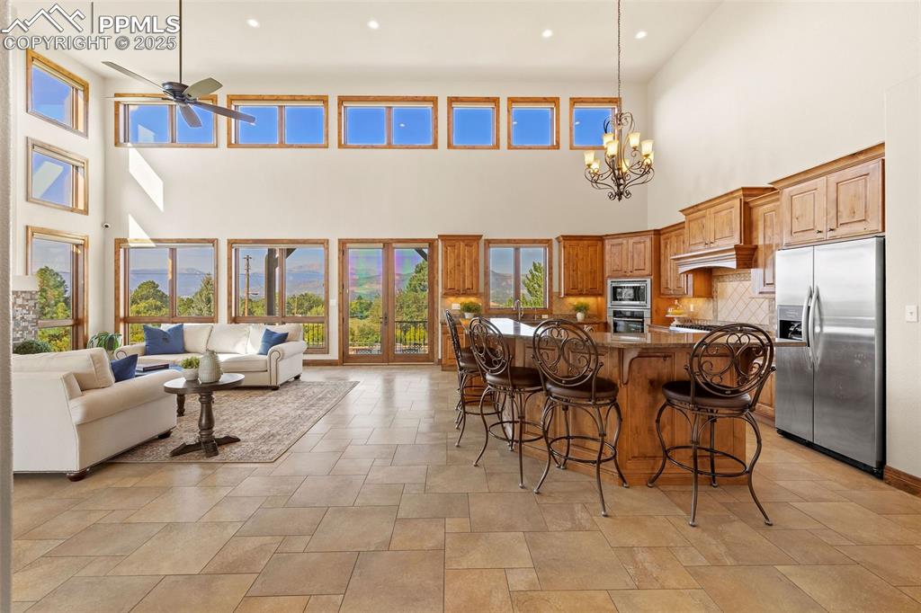 Image 6 of 50: Kitchen