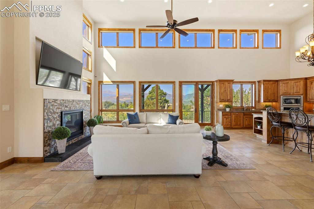 Image 9 of 50: Living Room