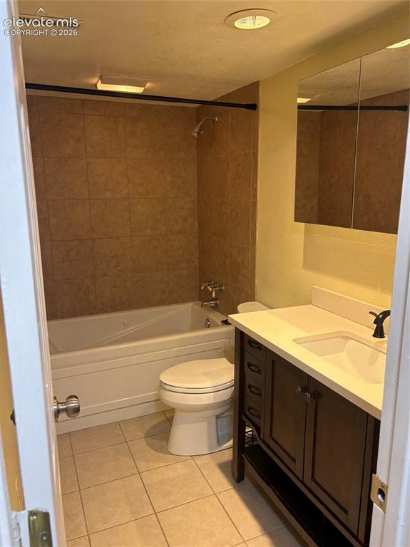 Image 20 of 36: Bathroom