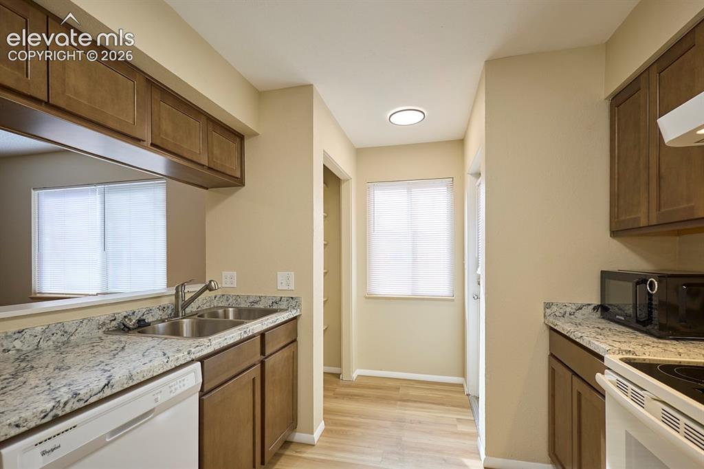 Image 8 of 36: Kitchen