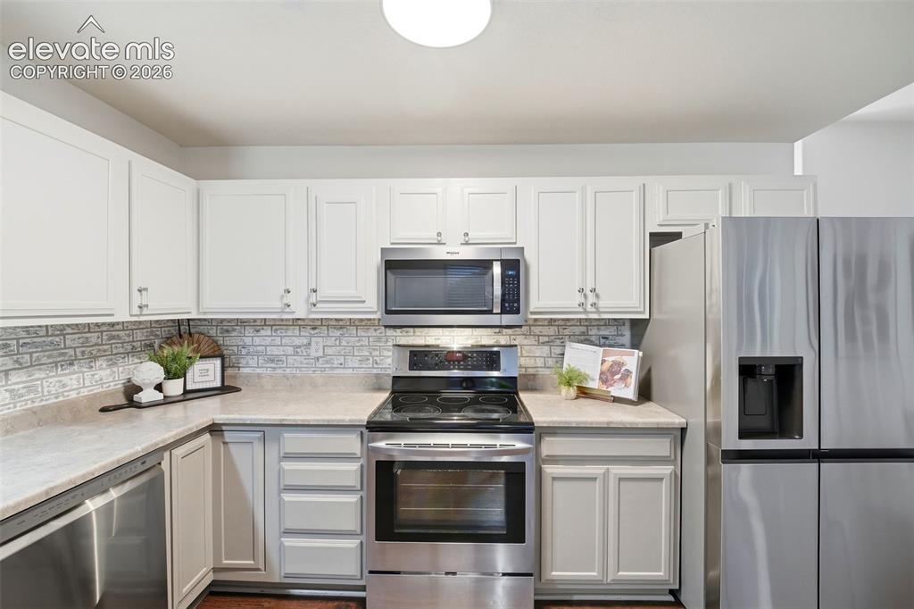 Image 20 of 47: Kitchen