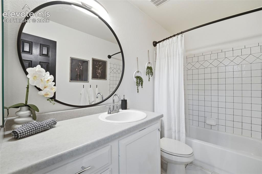 Image 8 of 47: Bathroom