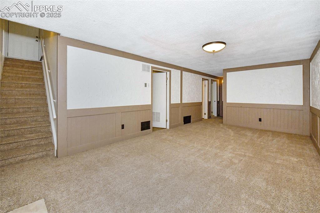 Image 17 of 32: Living Room