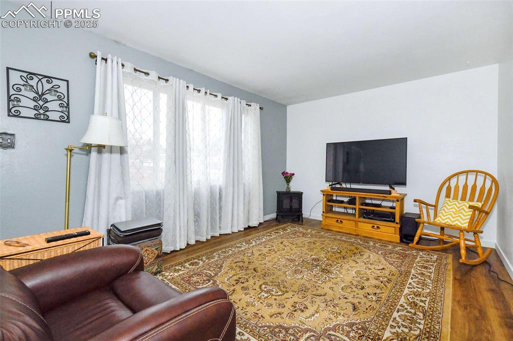 Image 9 of 32: Living Room