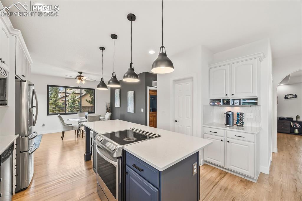 Image 20 of 40: Kitchen