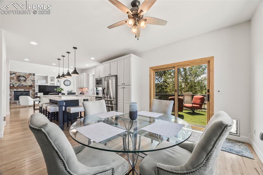 Image 21 of 40: Kitchen