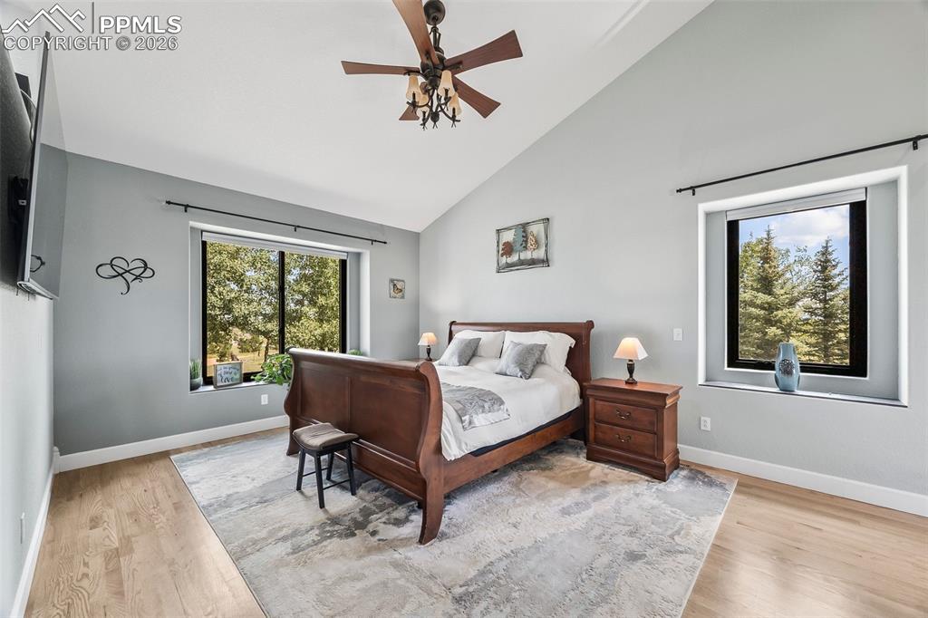 Image 24 of 40: Kitchen