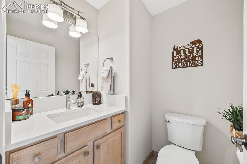 Image 28 of 40: Bedroom