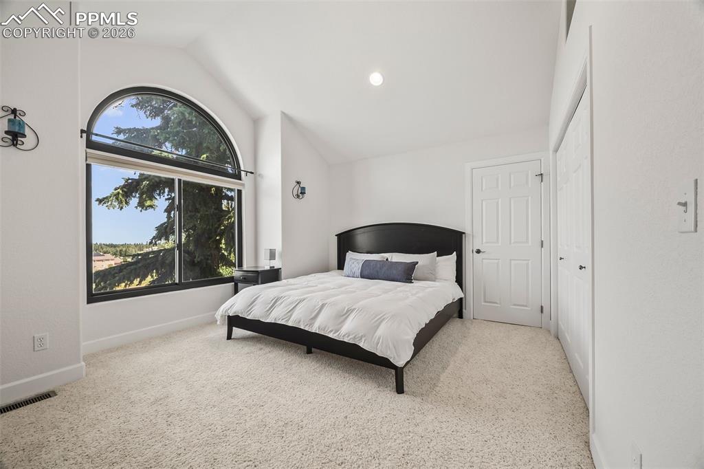 Image 29 of 40: Bedroom