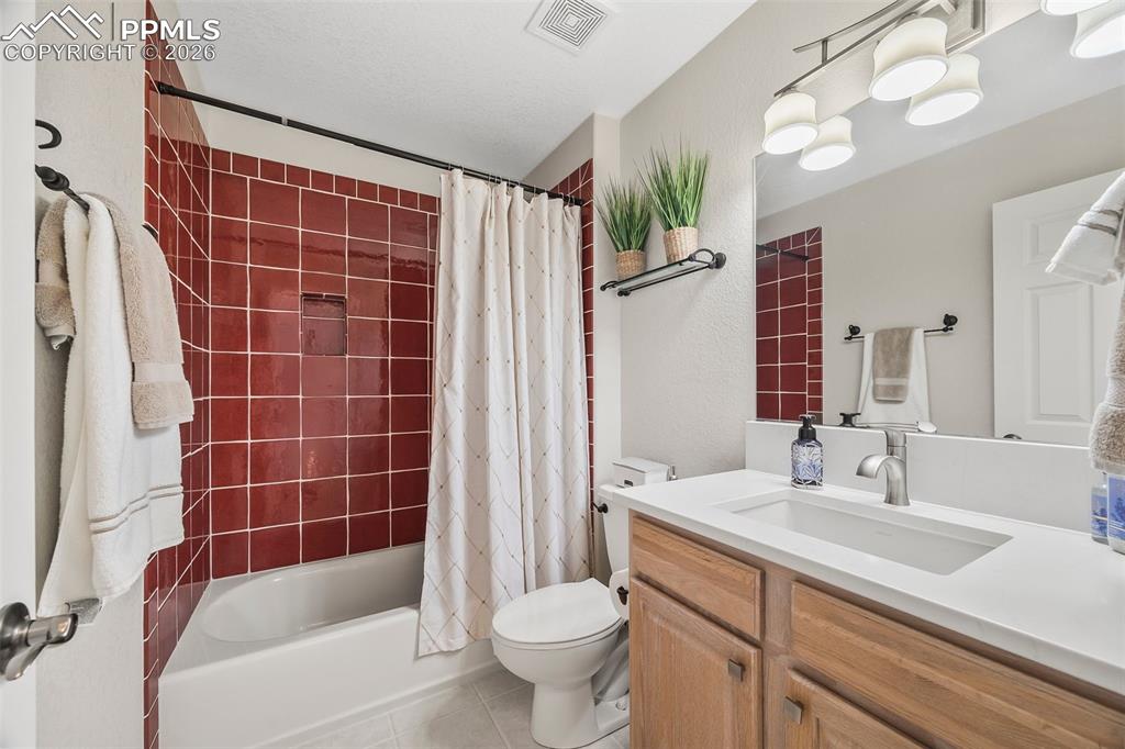 Image 30 of 40: Primary Bathroom on Main