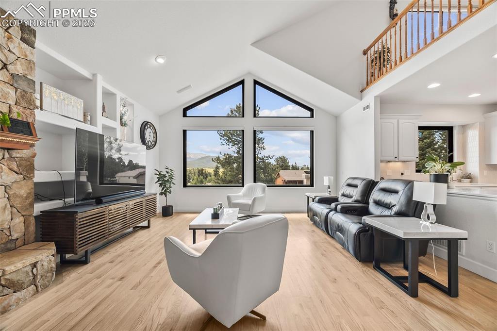 Image 6 of 40: Back of Structure