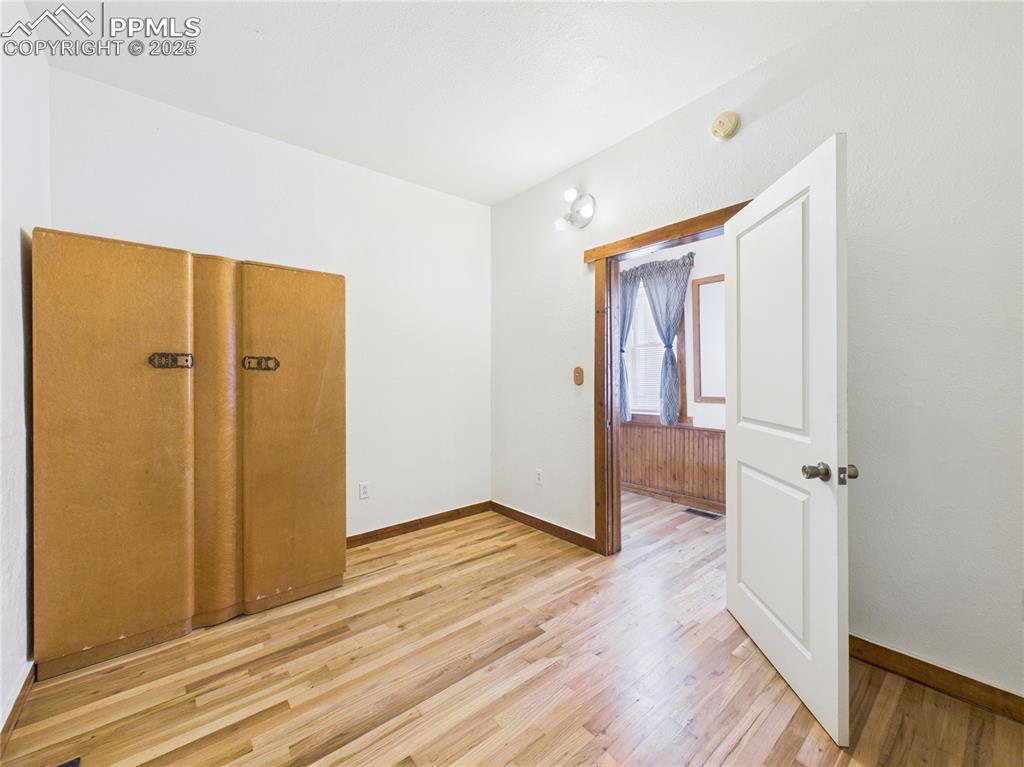 Image 9 of 27: Bedroom