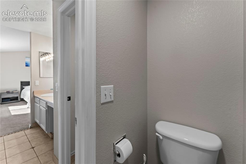 Image 38 of 47: Bathroom