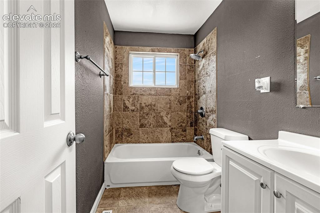 Image 12 of 28: Bathroom