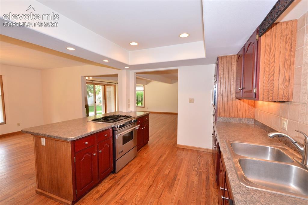 Image 11 of 29: Kitchen