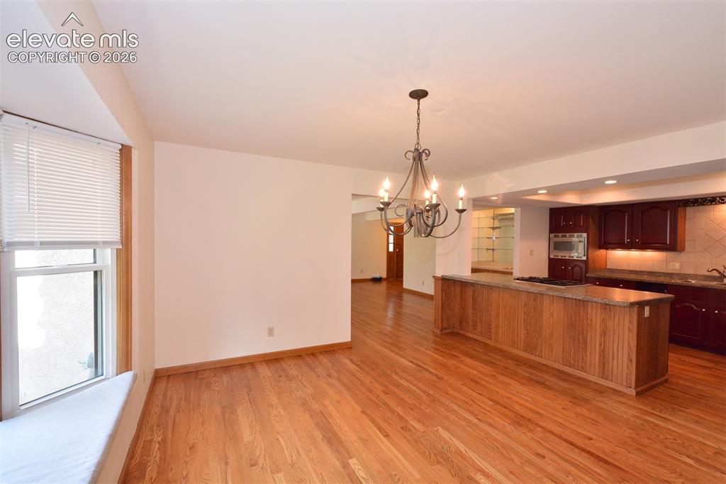 Image 14 of 29: Dining Room