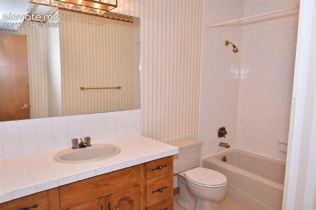 Image 19 of 29: Bathroom