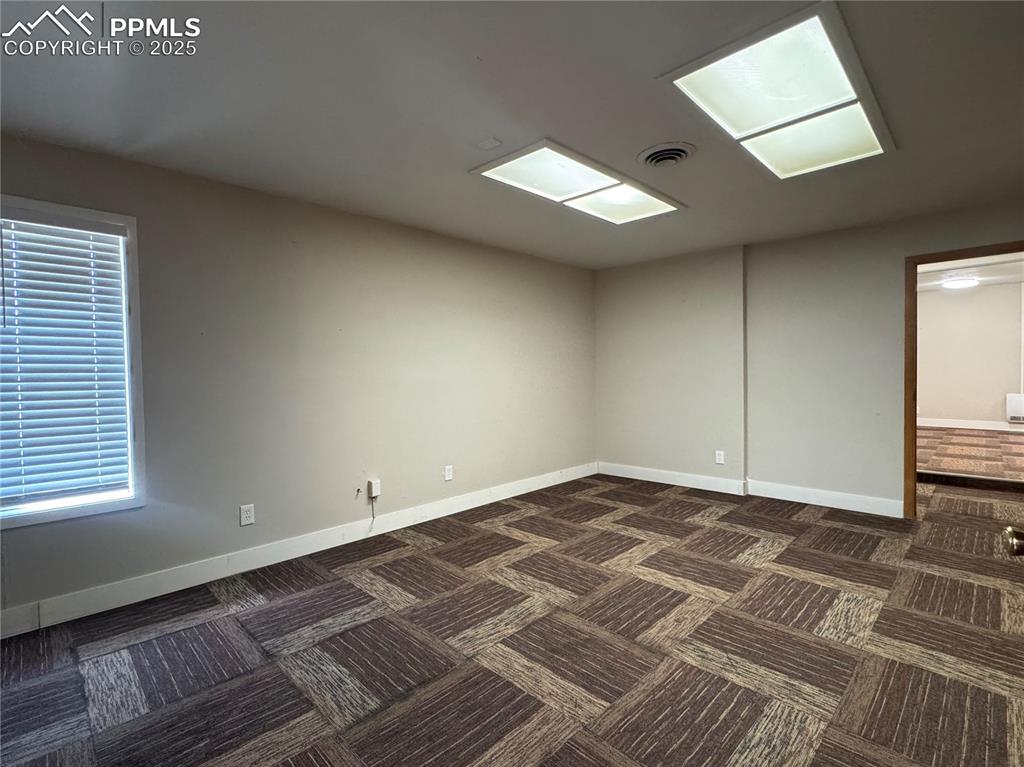 Image 8 of 13: Unfurnished room 