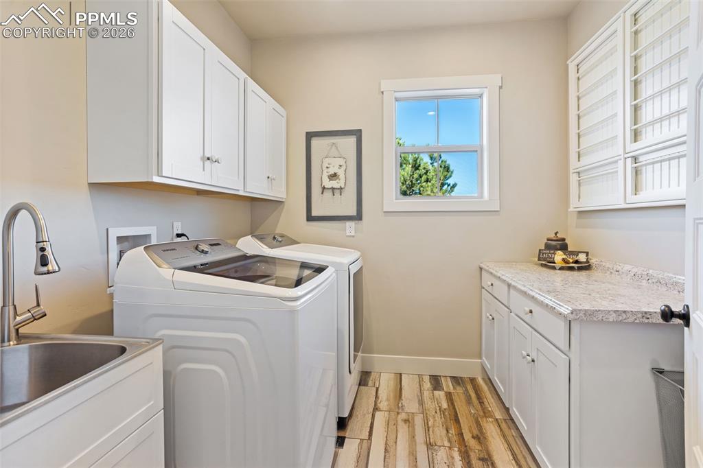 Image 26 of 50: Laundry