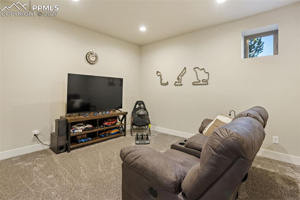 Image 32 of 50: Study