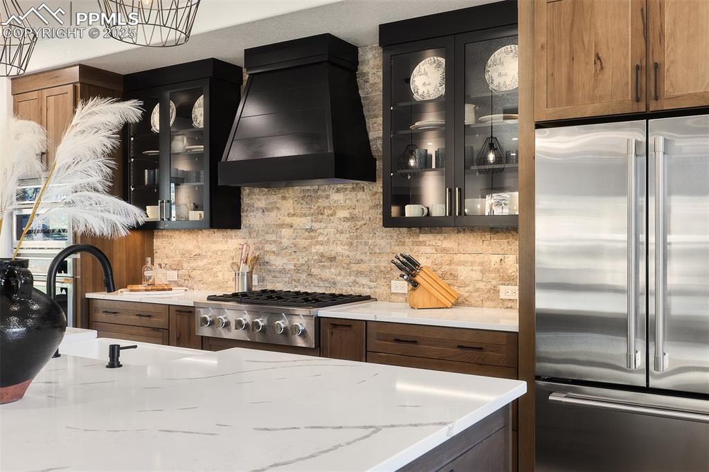 Image 11 of 50: Kitchen