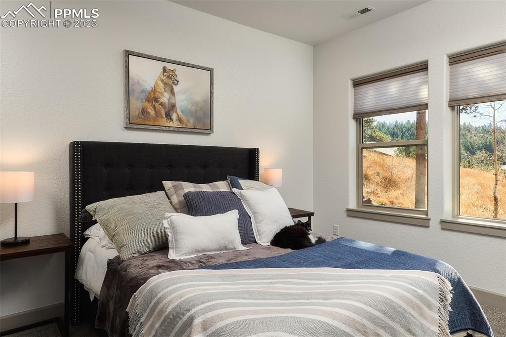 Image 18 of 50: Bedroom