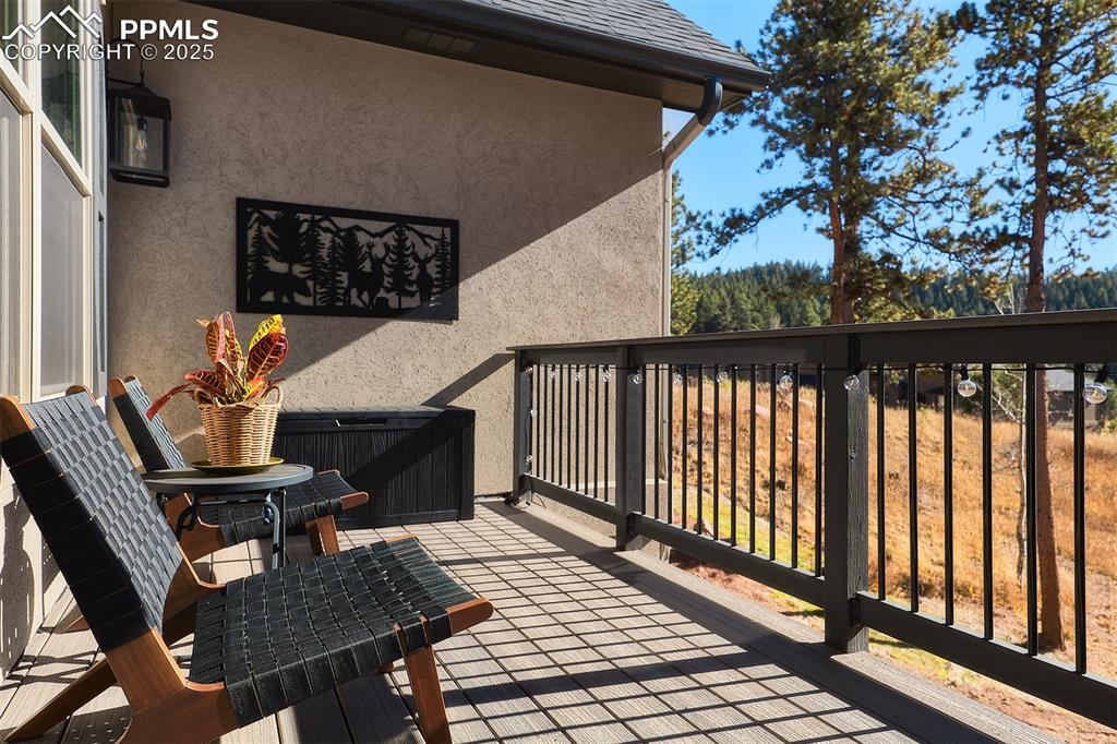 Image 34 of 50: Deck